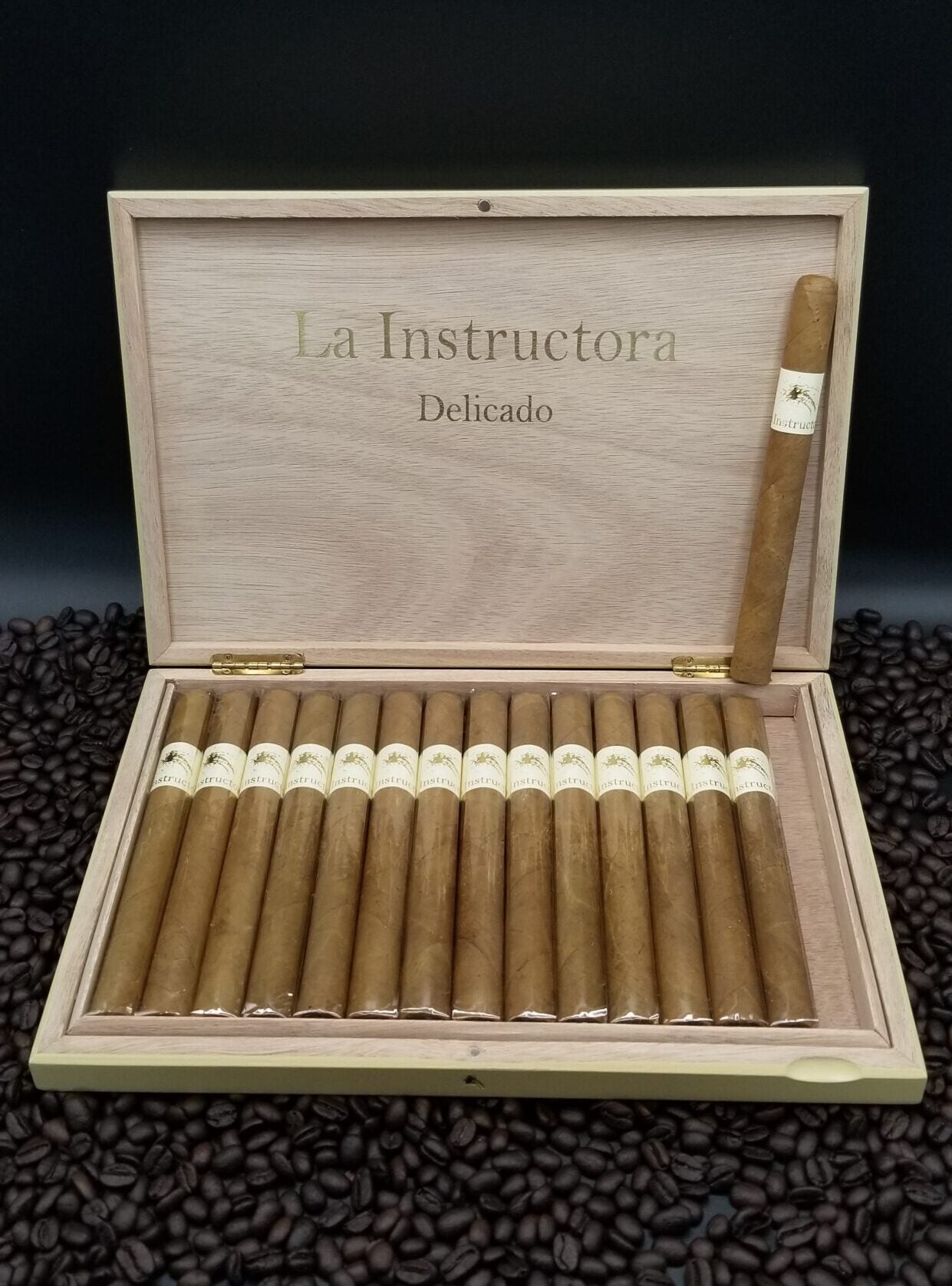 La Instructora Delicado Presidente cigars supplied by Sir Louis Cigars