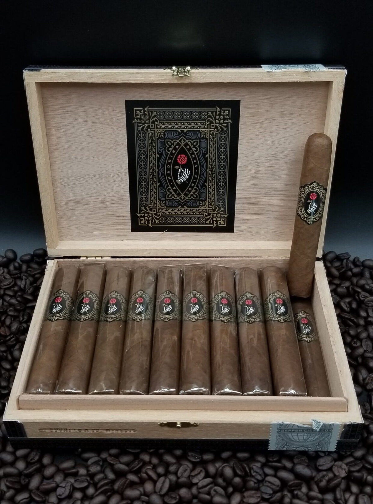 Dapper La Madrina Robusto cigars supplied by Sir Louis Cigars