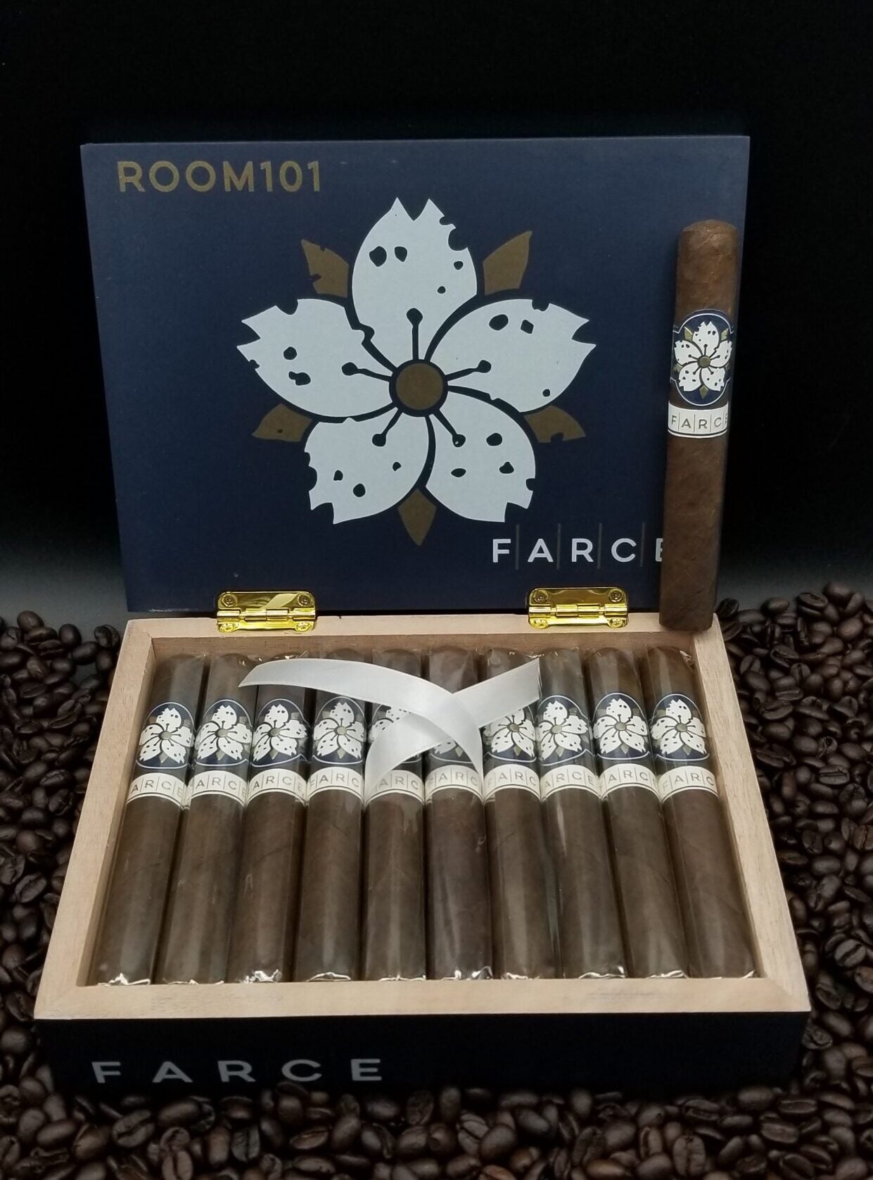Room 101 Farce Maduro Robusto cigars supplied by Sir Louis Cigars