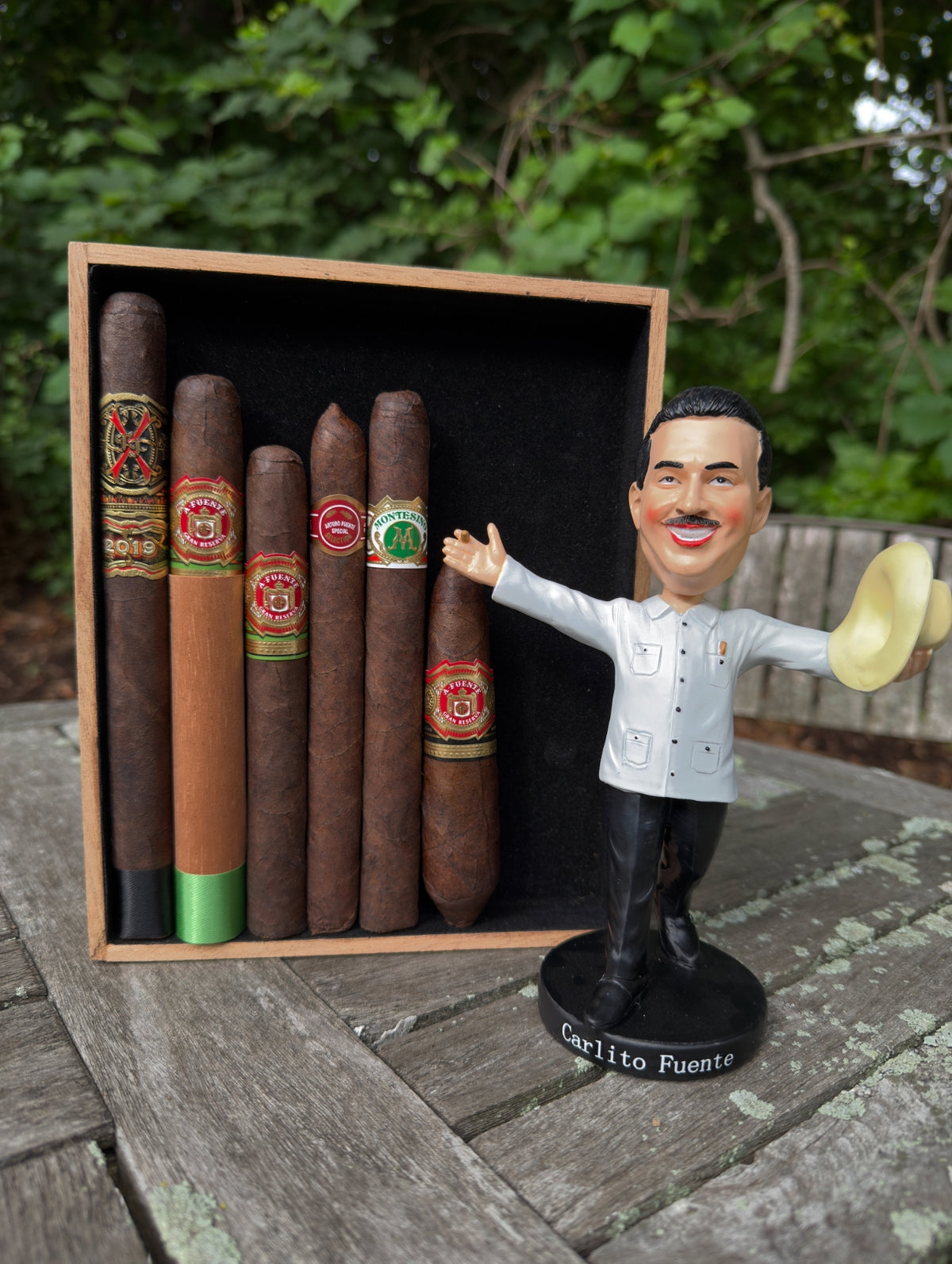 Fuente Friday Sampler *FREE WHITE BOBBLE HEAD*
