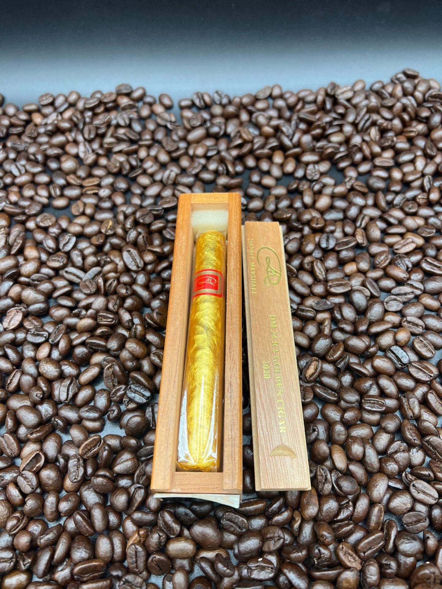 Daniel Marshall - 24K Gold 2020 Robusto cigars supplied by Sir Louis Cigars