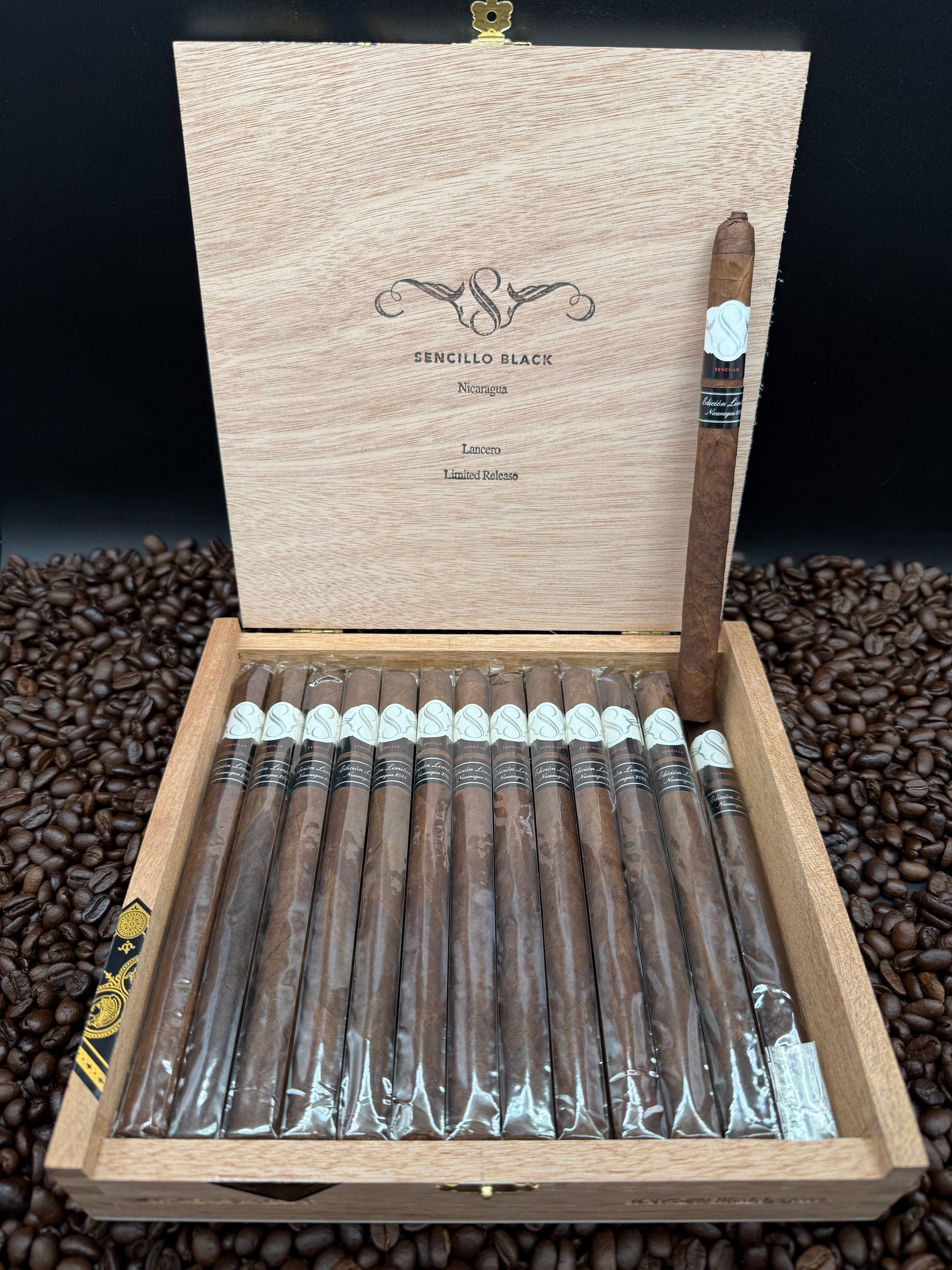 Sencillo - Black Limited Release Lancero