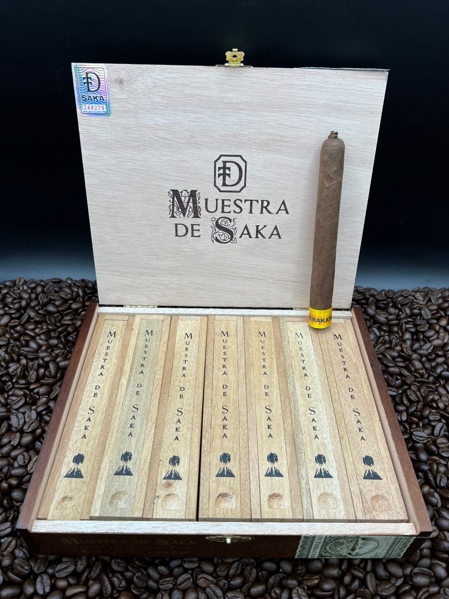 Dunbarton Tobacco & Trust - Muestra De Saka Krakatoa cigars supplied by Sir Louis Cigars