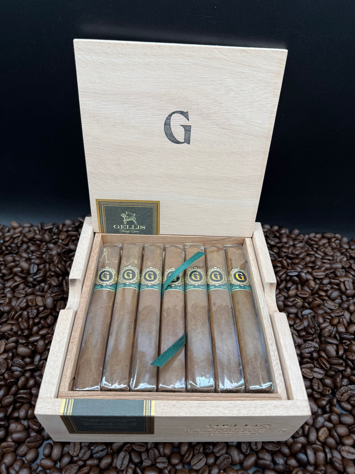 Gellis Family Cigars - Absolutos Corona