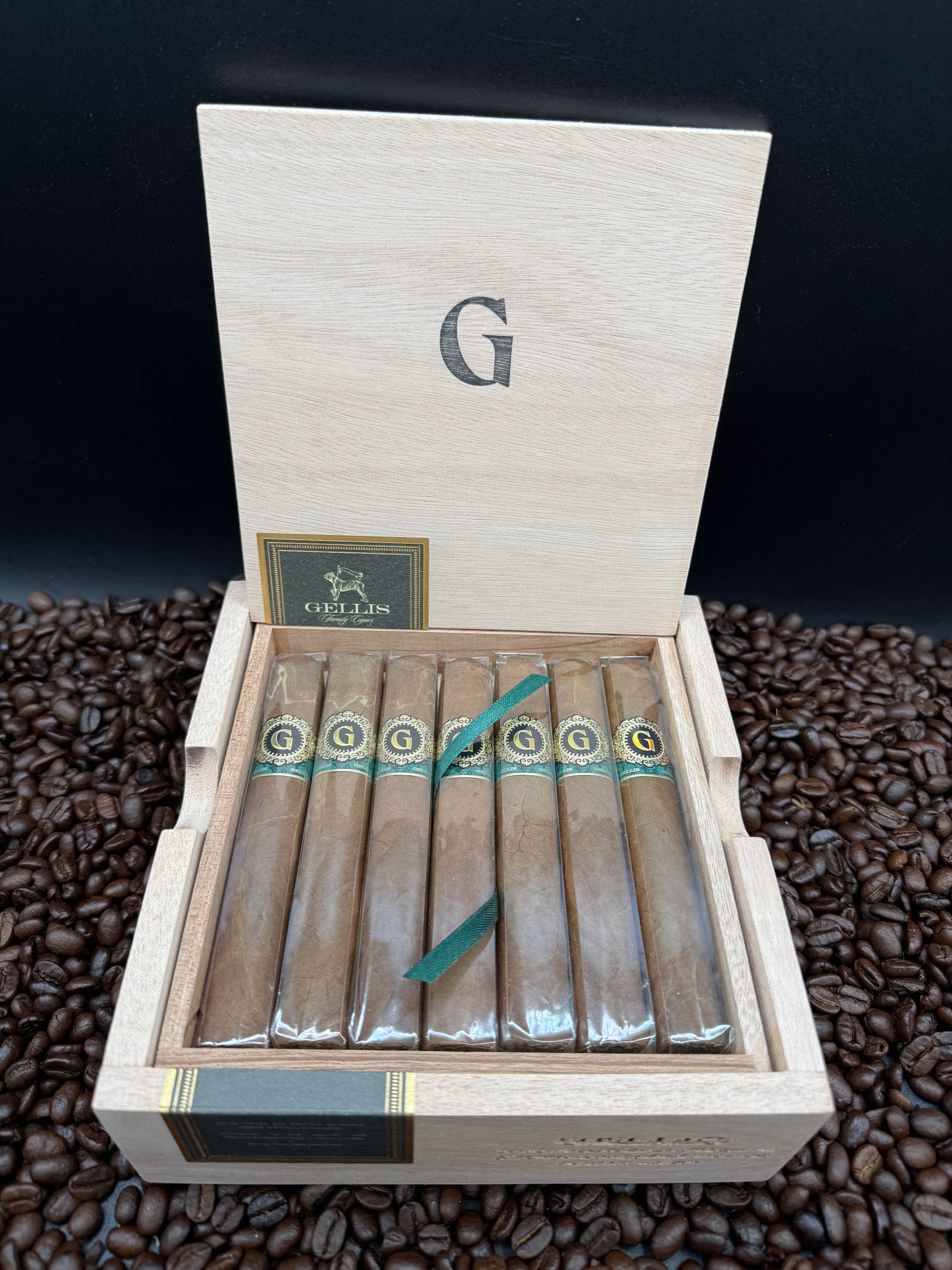 Gellis Family Cigars - Absolutos Corona