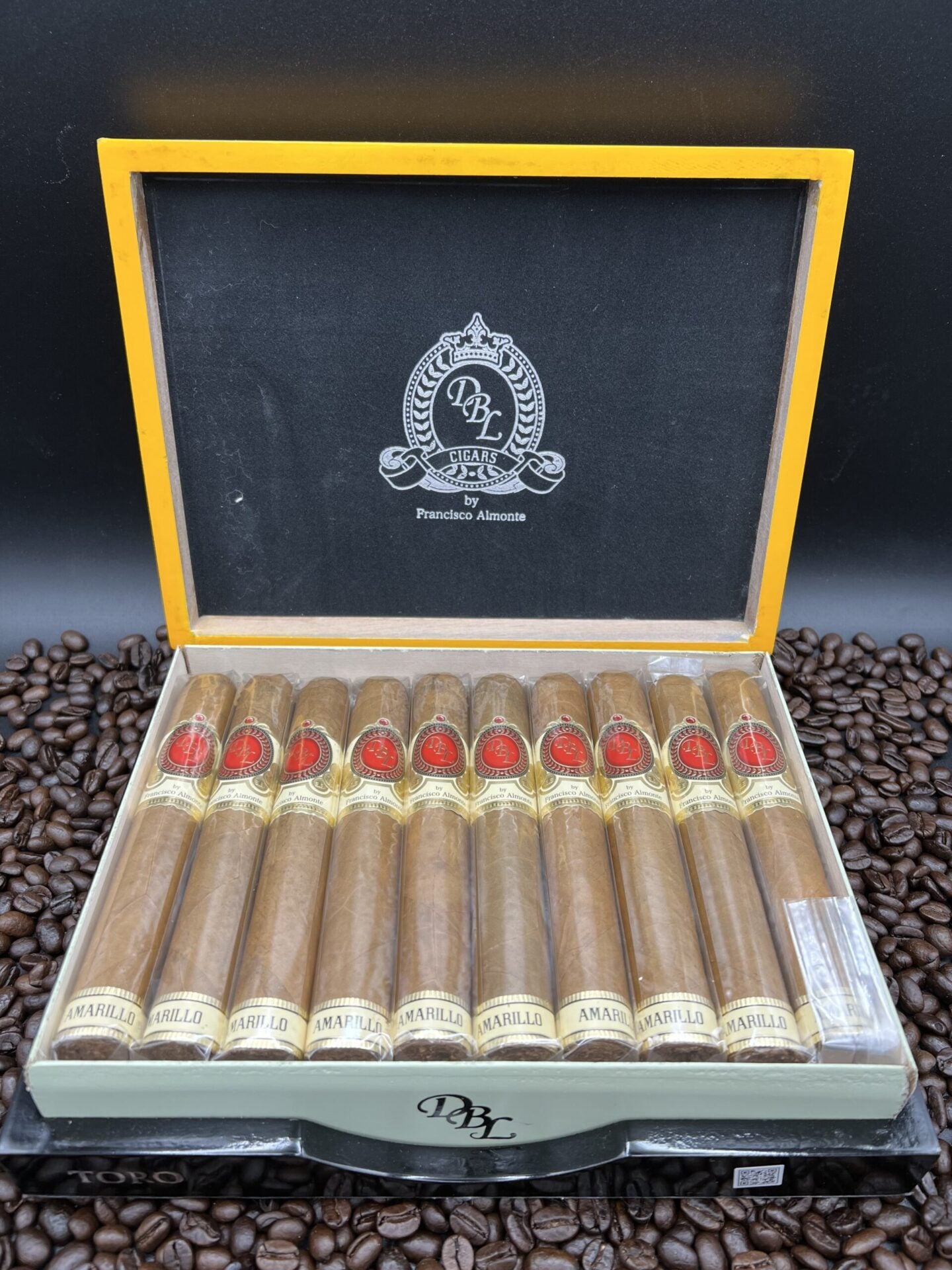 DBL Amarillo Toro cigars supplied by Sir Louis Cigars